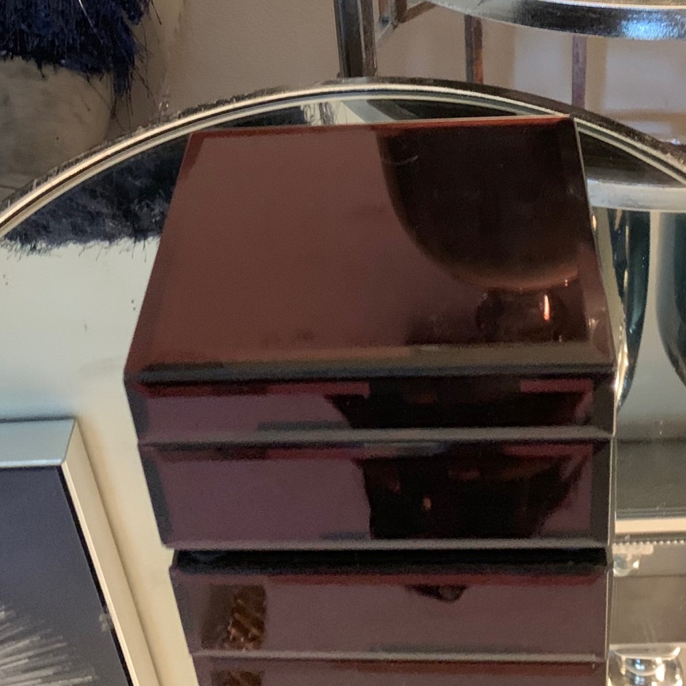 Small mirrored case